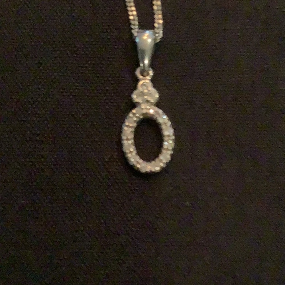White Gold Oval Pavé Pendant Necklace - Elegant Women's Jewelry